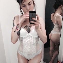 dmtrtwo:  @dearraleigh keeps things simple for #bumsofsuicidegirls!