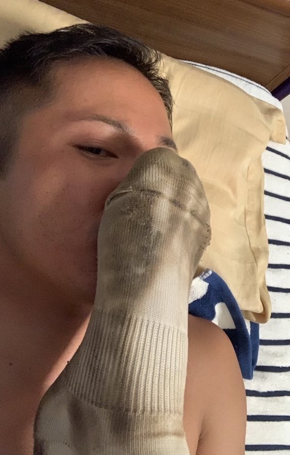 gaythingsyoulike:Let me sniff it! 🤤😍