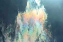 awkwardsituationist:  cloud iridescence — caused as light diffracts