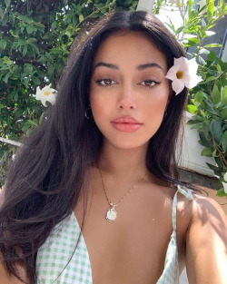 foxeybae:    𝒻 𝑜 𝓍 𝑒 𝓎 𝒷 𝒶 𝑒  
