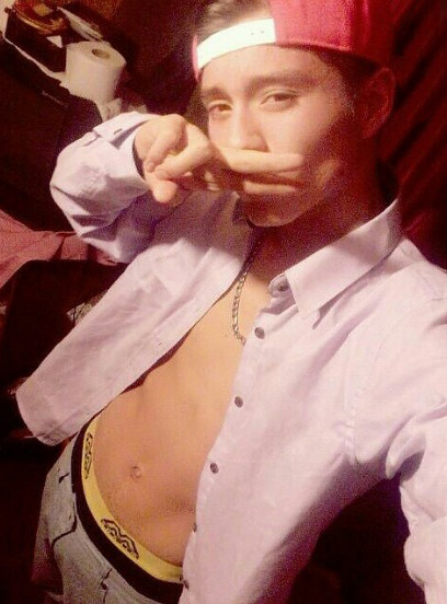 secretoschilenos:  Ignacio Vasquez 20 años de Linares / Chile Es muy caliente, confeso que le gusta “experimenta” y que le han echo sexo anal y otras cosas por detras jaja estos heteros de hoy en día.