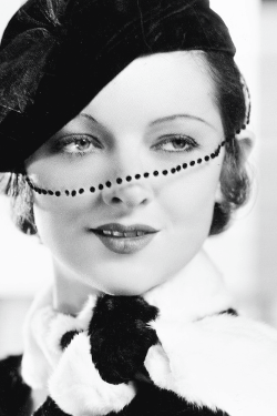 gingerrogerss:  Myrna Loy photographed by Clarence Sinclair Bull,