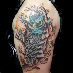 fuckyeahtattoos:  Owl neotraditional tattoo By : Jon Leighton