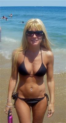 Milf with hot Body at the Beach