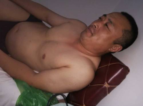 eric578:他床上很會叫的，會叫你做爸爸，會求你幹他！！！