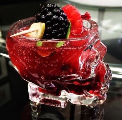 everydaygoth:  Skull shot glasses - ป.90 