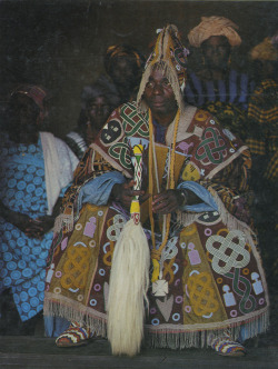 maganayakare:ukpuru:Oyewusi II in his beaded coronation tunic,