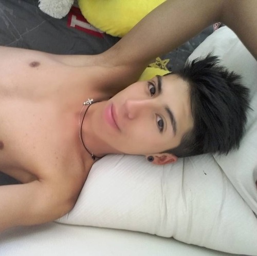 pendejos-flaites:  Pendejo hetero rico de facebook jjjj