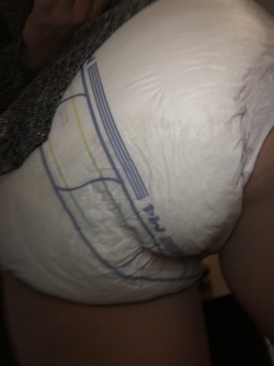 diaperedmilf:Since my rash is so bad, i put on a clean diaper