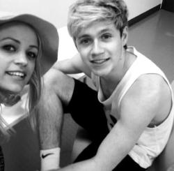  Niall with the Frida Magazine reporter backstage in Sweden 8th