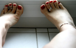 Beautiful feet and other stuff that turns me on..