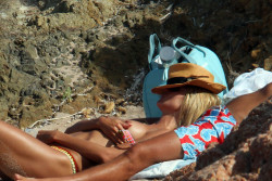 toplessbeachcelebs:  Heidi Klum (Model) sunbathing topless in