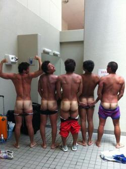 sgprotein:  Cute bums all in a row. 