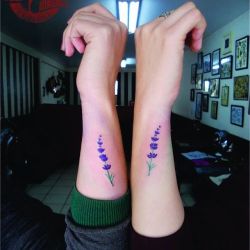 pekejlo:Fuimos por un corazón, salimos con lavanda ❤️ #tattoo