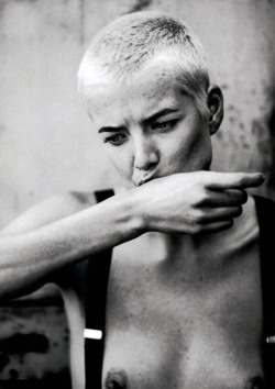 made-in-asia:  fashionfaves:  Agyness Deyn by Boo George  X 