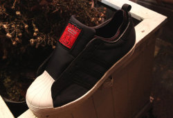 crispculture:  adidas Superstar 80s ‘Christmas in Hollis’