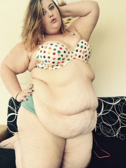 summer-marshmallow: In love with every inch of this fat body. 