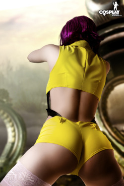 cosplay-ladies:  Faye Valentine from behind [NSFW] http://tiny.cc/nuqtiy
