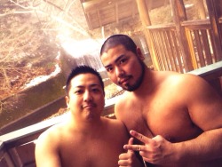 wankojoker:  仲良さそうにお風呂でツーショット！！ただなしてそんなにビックリ顔？ｗ2015年6月15日WANKO