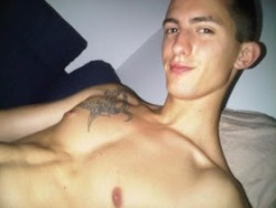 billgreesh:  frenchmenexposed:  Florian 26yo  Would love to suck