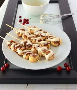 do-not-touch-my-food:  Cinnamon Roll Kabobs 