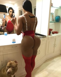 lift24-7everyday:  Gracyanne Barbosa @graoficial   #quadsandglutes