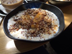 porridge with quinoa, walnuts and caramelised banana
