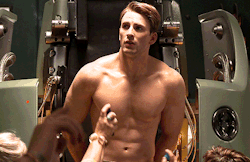 chrisevansupdates:Chris Evans BTS of Captain America: The First