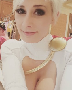 all-the-sexy-cosplayers:  DC Comics: Power Girl 