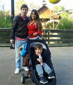 piquesssi:  Great day at the theme park with my family &