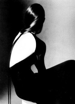 strana-mente:  Helena Christensen in ‘Black of Night’ Photographer: