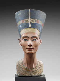 statuemania:  The bust of Nefertiti (ca. 1370 BC – ca. 1330
