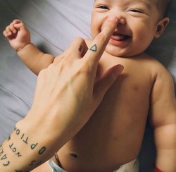 gayisthewaybish:  Babies are too cute