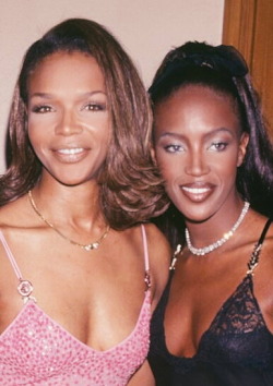 femmequeens:  Naomi and her Mother Valerie both in Gianni Versace