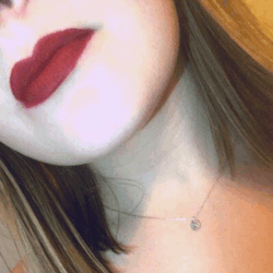 bellethesubmissive:I️ love my red lip look, but I️ think
