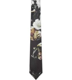 wantering-blog:  Black Tie        Alexander McQueen Black Floral
