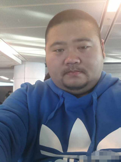 butterball-guy:  watch4bear:  圈圈胡子熊  Nice guy!!!