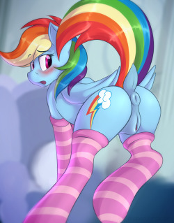 Felt like doing some more Rainbow Dash butt. I might try drawing