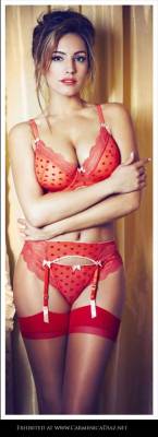 jennifer-nylon:  carmenicadiaz:  Kelly Brook in red-heart bra/knickers/suspender