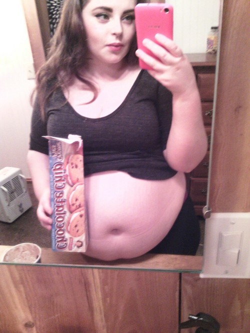 ample-aurora:Iâ€™m getting sooooo fat :D 