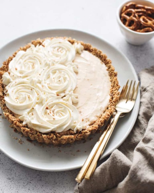 sweetoothgirl:  Pretzel Crust Peanut Butter Ice Cream Pie  