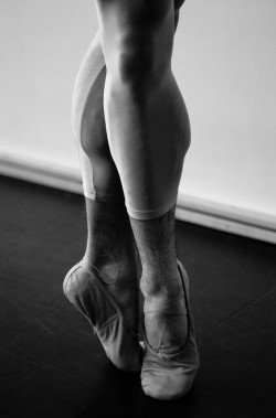 lovelyballetandmore:  Paulio Sovari  