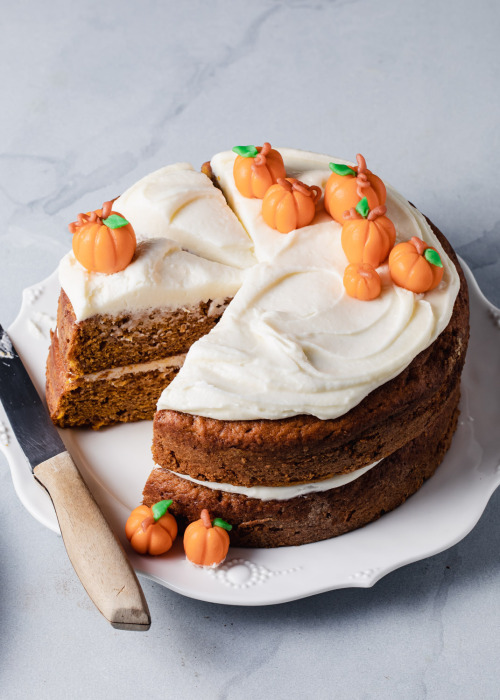 sweetoothgirl:  the best pumpkin cake with maple cream cheese