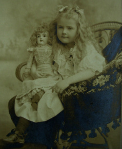 maudelynn: Lovely Cabinet Card of a Little Girl & Her Doll