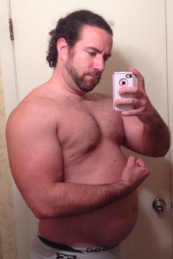 bigdudesarehot:  I’m getting huge 