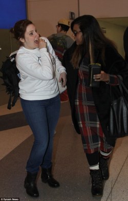 beckybloomwood:  Mindy Kaling snubs rando stalker at the airport.