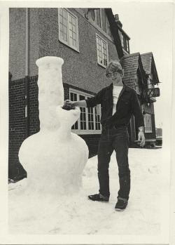 jocklacan:Jeffery Dahmer hanging out with a giant snow bong