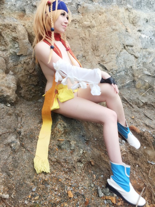 usatame:  Had so much fun shooting Rikku today! It was worth climbing the rocks to get the photos!!! ❤️❤️❤️ the photos are awesome can’t wait till I can release them! Here are some behind the scene phone pics in the meantime ❤️❤️❤️