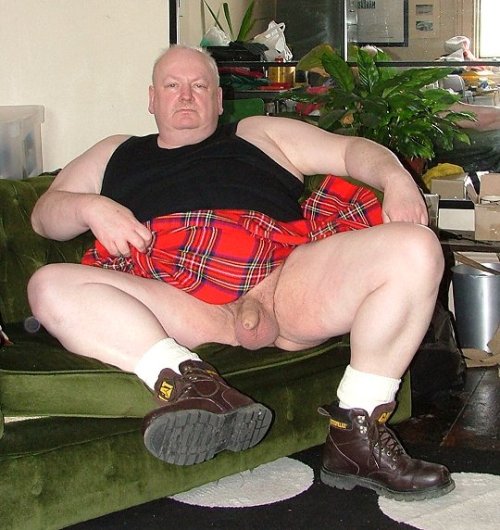 I’m not sure why, but this pic ticked in on all the right places for me. I want a Scottish daddy like him to use me as a sex slave!