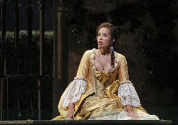la-reine-de-coeur: Nadine Sierra in San Fransisco Opera’s production